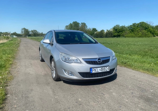 Opel Astra cena 22900 przebieg: 175000, rok produkcji 2010 z Strzelno małe 154